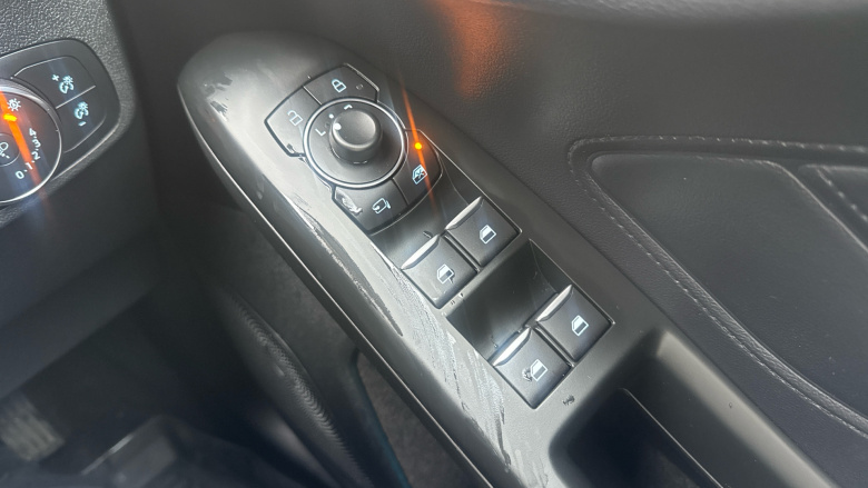 Ford Focus 1.0 EcoBoost Hybrid mHEV 155 Titanium Vignale 5dr Petrol Hatchback